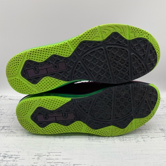 Nike Air Max LeBron 10 Low LeBroncurial 2013 - Picture 5 of 9